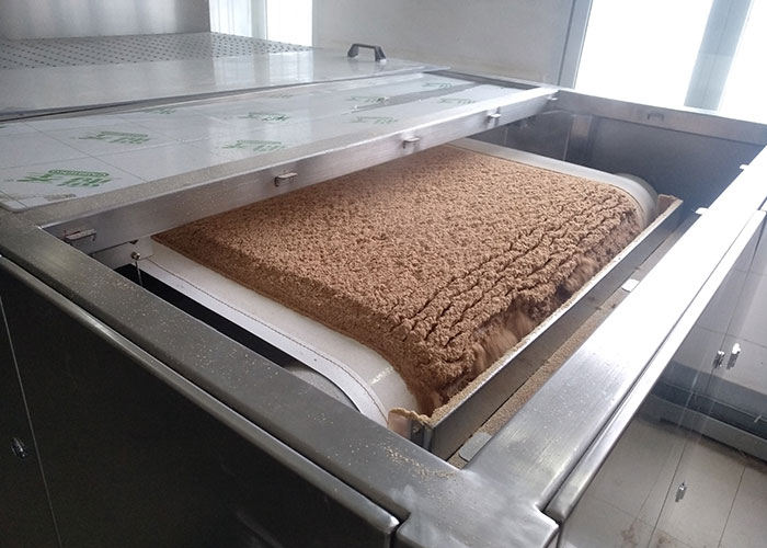 紅麥麩微波干燥設備客戶現場